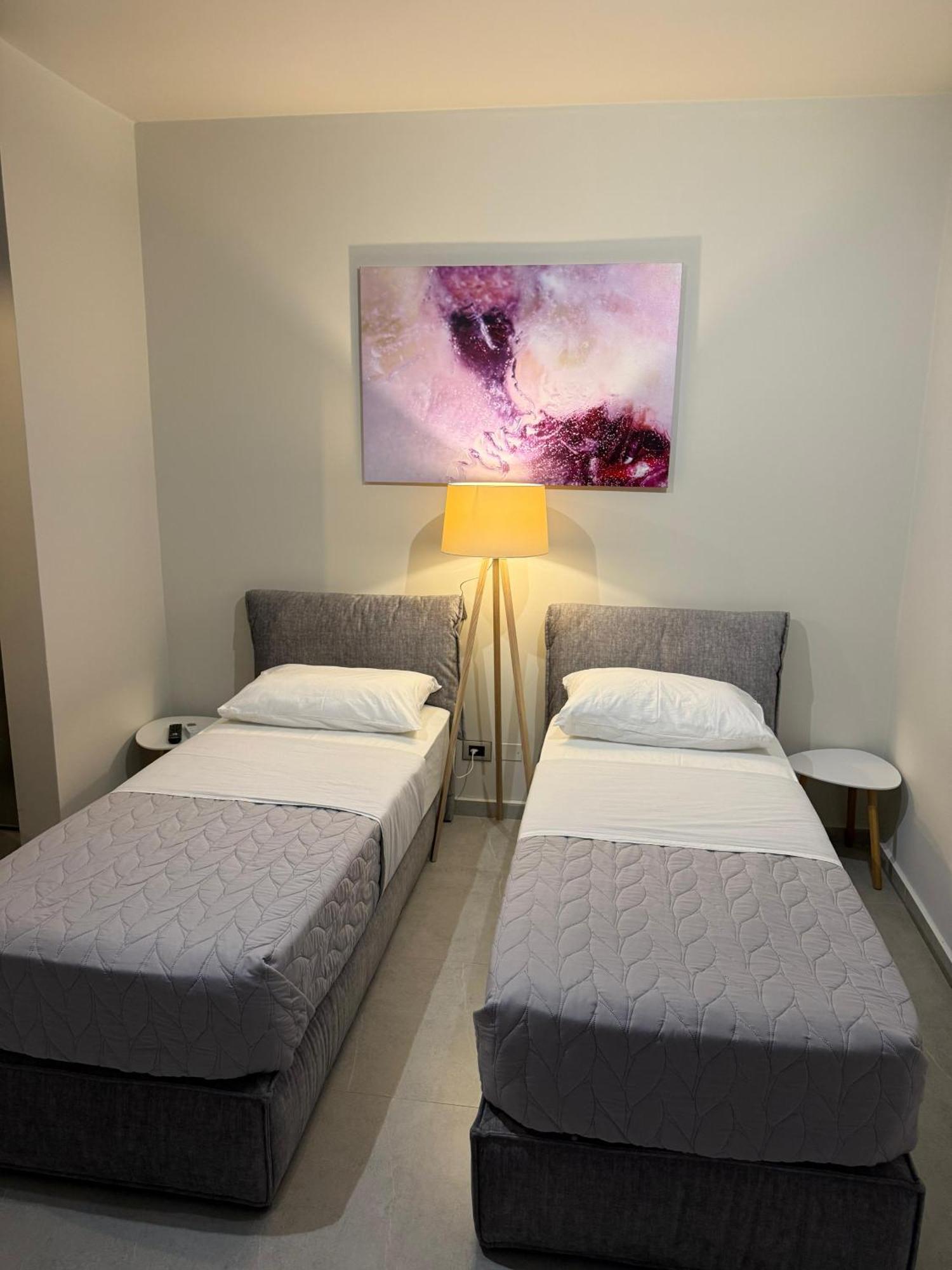 Stay-Five Rooms & Apartments Shkodër エクステリア 写真