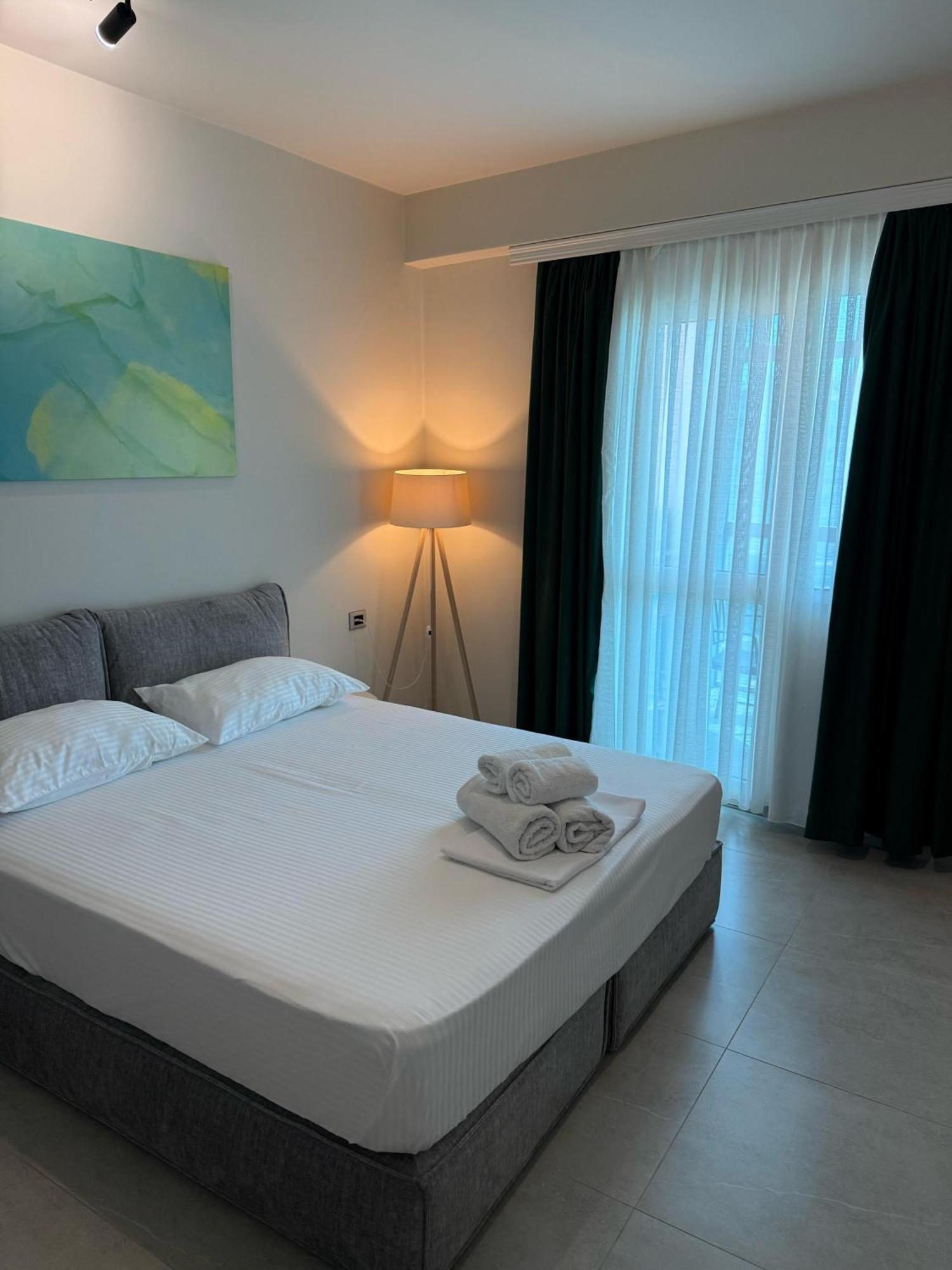 Stay-Five Rooms & Apartments Shkodër エクステリア 写真